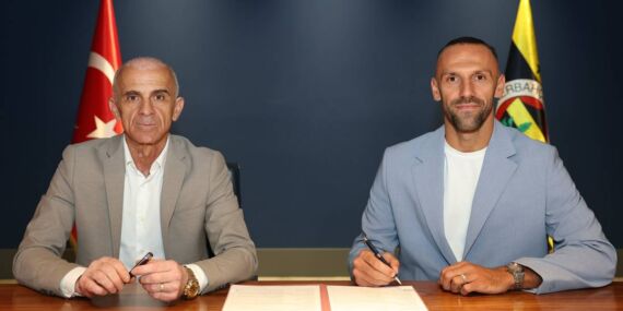 Vedat Muriqi’den Fenerbahçe’ye 3 yıllık imza: ‘Bu arma için hiçbir zaman mücadeleden kaçmayacağım’