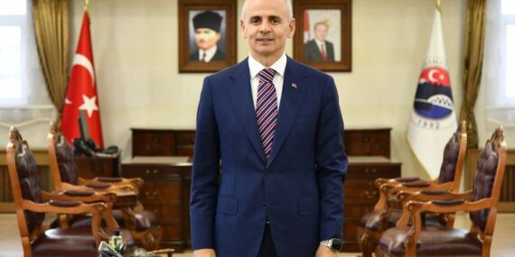 Bisiklet sürerken tayt giydiği için görevden alınan Ardahan Valisi sessizliğini bozdu