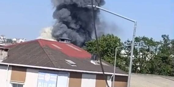 Arnavutköy’de korkutan fabrika yangını