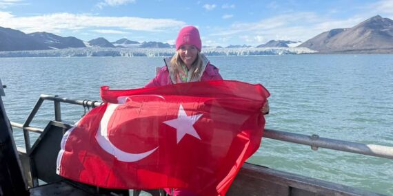 Deniz Kayadelen, Kuzey Kutbu’nda yüzen ilk Türk oldu