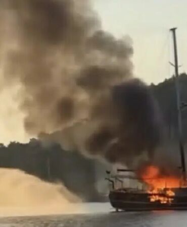 Göcek açıklarında tekne yanarak battı