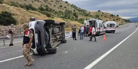 Minibüs devrildi: Çok sayıda yaralı var