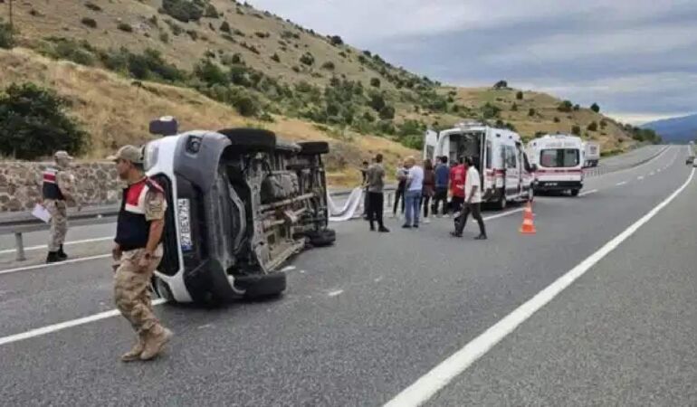 Minibüs devrildi: Çok sayıda yaralı var