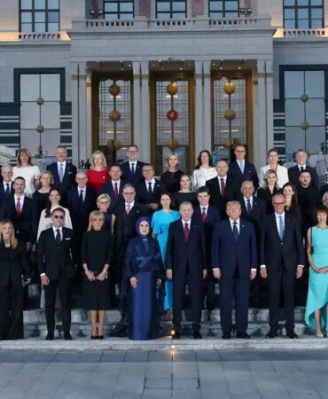 NATO Zirvesi'nde aile fotoğrafı Erdoğan ile Trump yan yana poz verdi