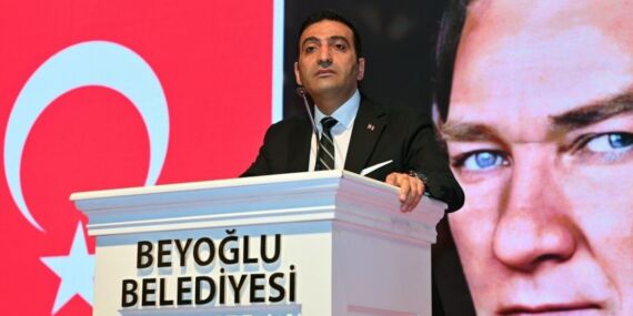 Beyoğlu Belediye Başkanı İnan Güney 11 ay sonra ailesiyle bir arada: ‘Günaydın ailem, günaydın Beyoğlu’m’