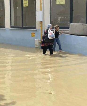 Sağanak Kastamonu’yu vurdu Evleri su bastı, köy yolları kapandı