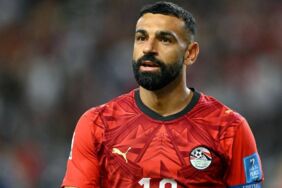 Trossard imza attı, tribünler Mohamed Salah tezahüratı yaptı