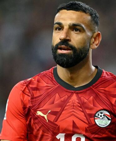 Trossard imza attı, tribünler Mohamed Salah tezahüratı yaptı