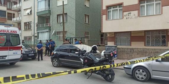 Üvey annesini ve kardeşini bıçaklayarak katleden erkek tutuklandı