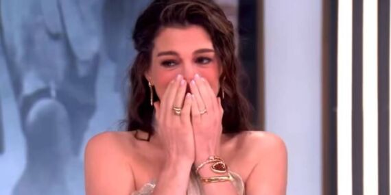 ‘The Odyssey’ yıldızı Anne Hathaway ekran başında ağladı