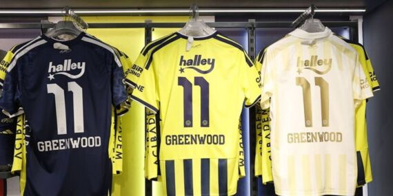Fenerbahçe’de yeni transferlerin formaları satışa çıktı!