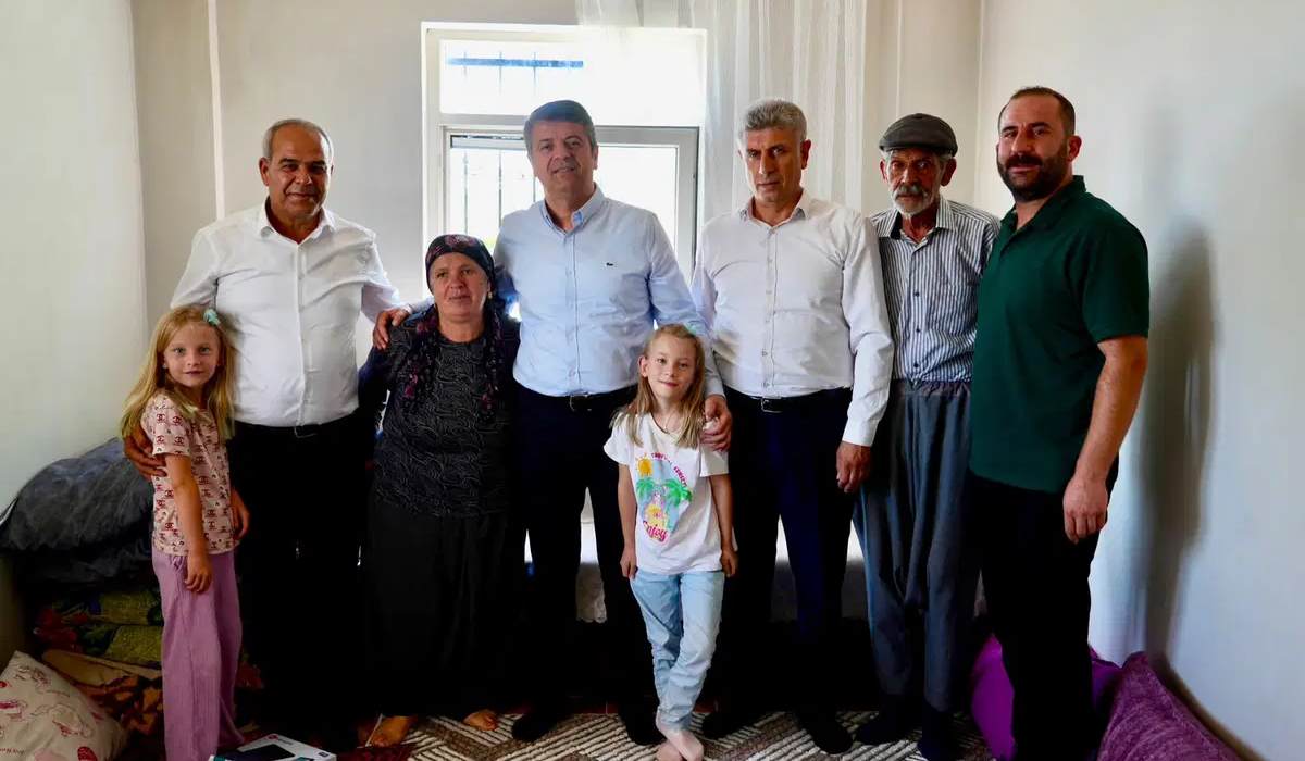 34 yıl beklediler, ikiz kızlarına kavuştular Tutdere’den Doğan ailesine ziyaret