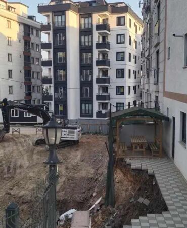 Çekmeköy’de gece yarısı panik İstinat duvarı çöktü,
