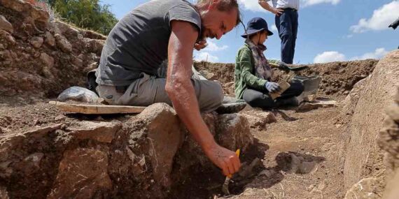 Çorum’da 2 bin 300 yıllık mezarlar gün yüzüne çıktı
