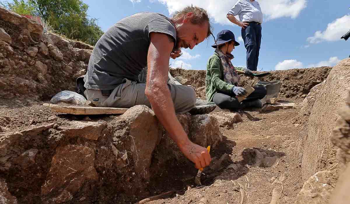 Çorum’da 2 bin 300 yıllık mezarlar gün yüzüne çıktı