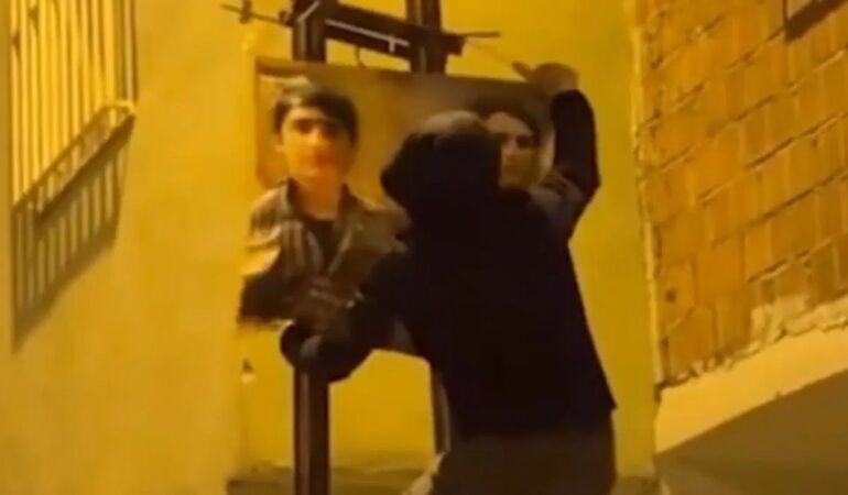 Diyarbakır Valiliği duyurdu Terör örgütü mensuplarının posterini asan 4 kişi gözaltında