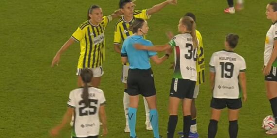 Fenerbahçe’nin Şampiyonlar Ligi maçında ilginç an: Hakem maçı erken bitirdi, saha karıştı