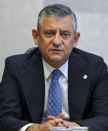 ÖZGÜR ÖZEL