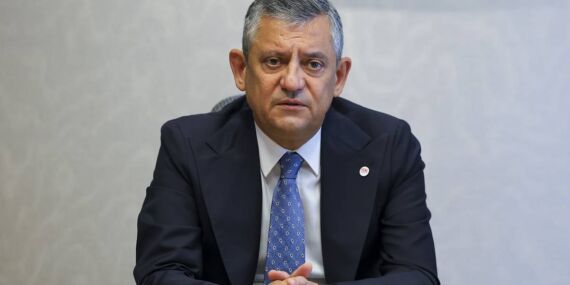 Özgür Özel’den açlık grevindeki şehit ailelerine destek: ‘Hakkınız verilene kadar yanınızdayız’