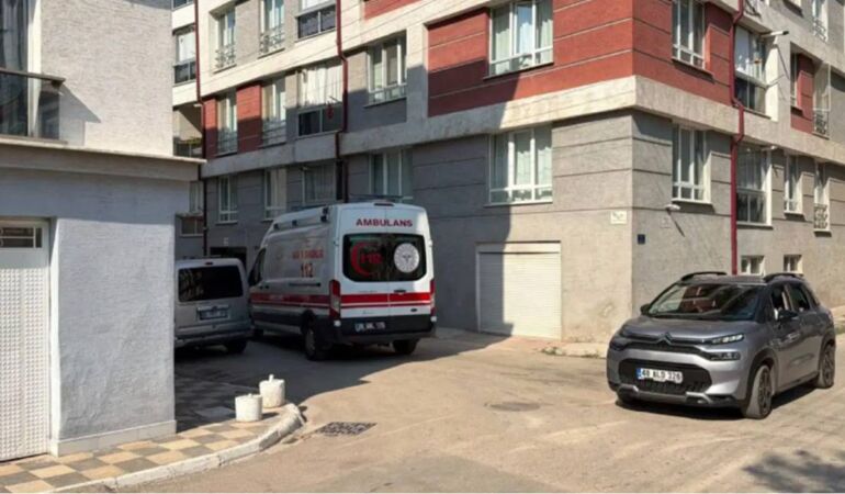 Seyyar satıcıya bıçaklı saldırı: 3 yerinden yaralandı