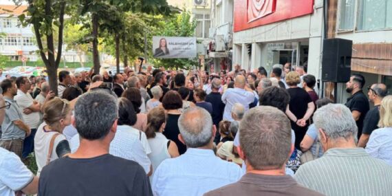 YENİ Parti Manisa İl Örgütü başkanı için sokağa çıktı: ‘Bunun adı soruşturma değil, hedef göstermek’