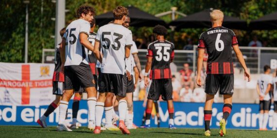 Frankfurt, Hull City iki golle geçti