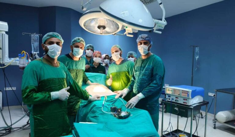 Ağrılarının nedeni ameliyatta ortaya çıktı Mesanesinden 42 taş çıkarıldı