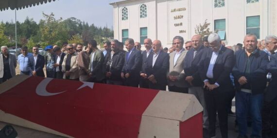 AYM önündeki emekli eyleminde yaşamına son vermişti: Ali Şekeroğlu son yolculuğuna uğurlandı