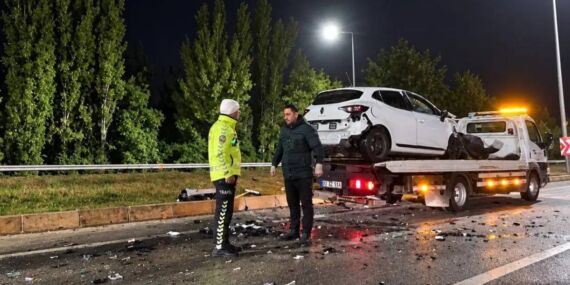 İYİ Partili başkan ile oğlu trafik kazasında yaralandı