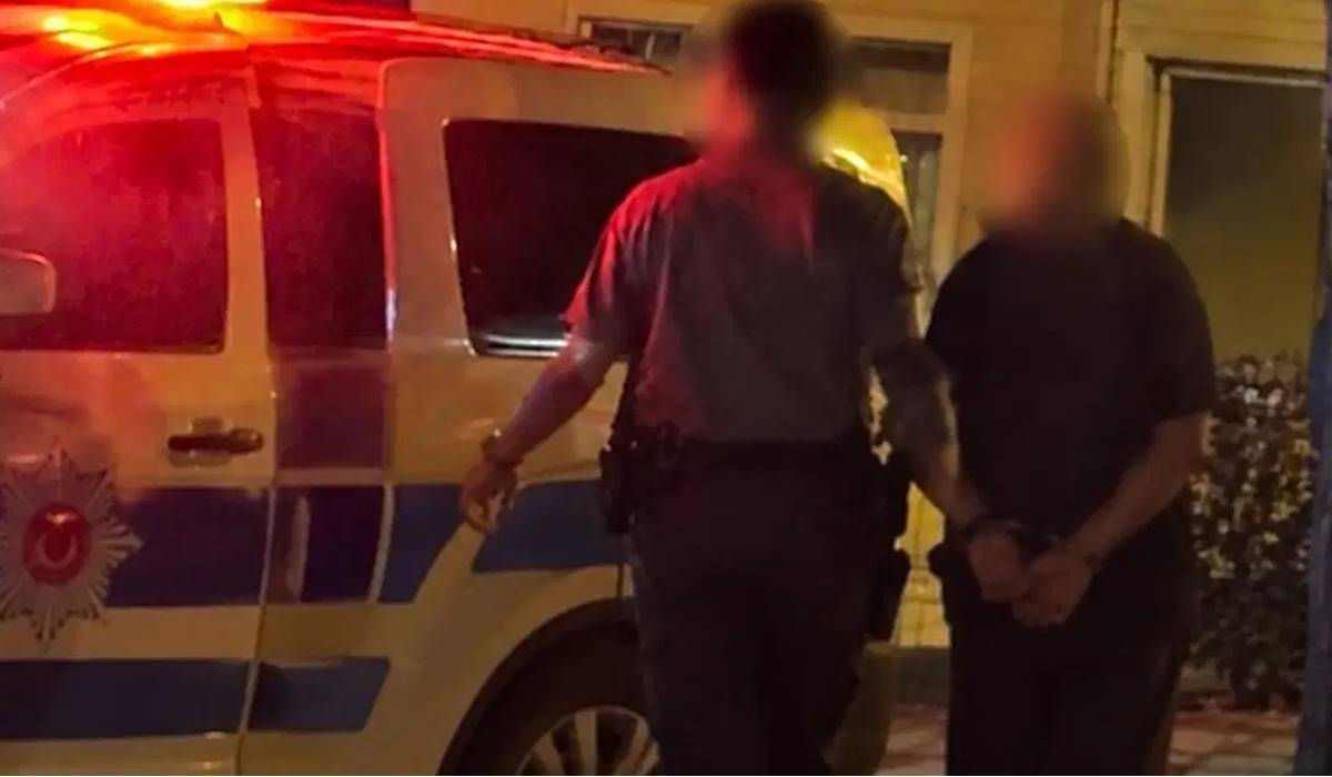 İş adamı otel odasında iki çocukla yakalandı