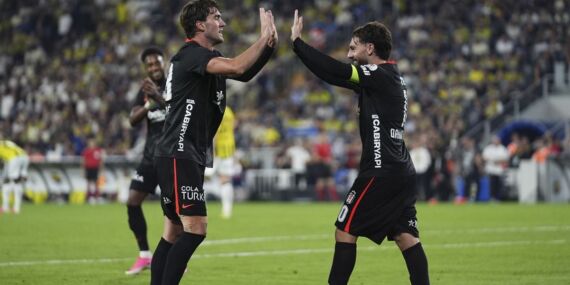 Dusan Vlahovic, Mario Gomez’i geride bıraktı