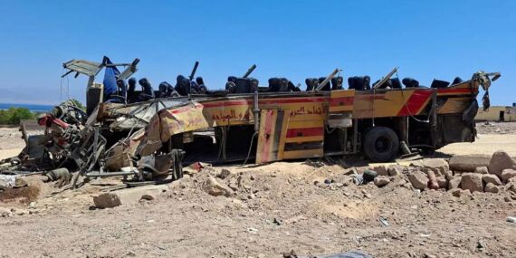 Mısır’da otobüs devrildi: 16 ölü, 28 yaralı