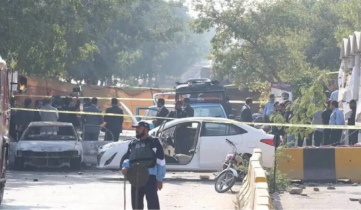 pakistan camiye saldırı