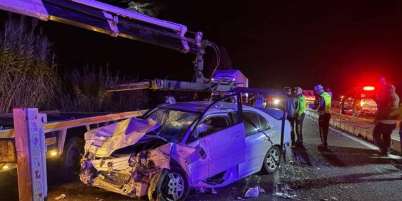 Antalya’da oto galeri kundaklandı: 6 otomobil kullanılamaz hale geldi