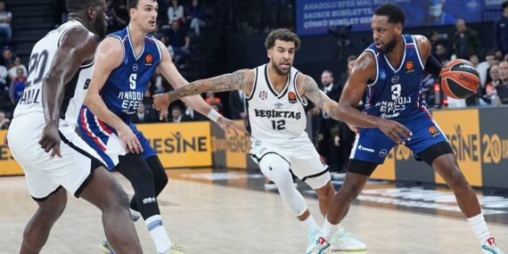 Nefes kesen maçta Beşiktaş’ı devirdi: EuroLeague’deki Türk derbisinde kazanan Anadolu Efes