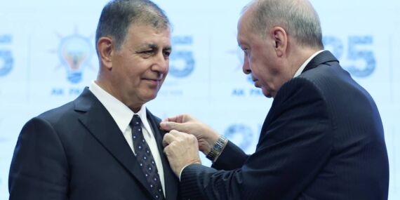 Cemil Tugay AKP’ye geçti: YENİ Parti’den ilk açıklama geldi