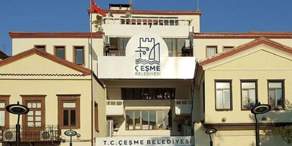 Çeşme Belediyesi’ne operasyon: Başkan Yardımcısı da gözaltına alındı