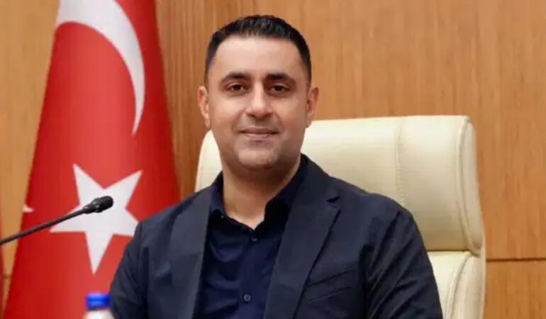 Çukurova Belediye Başkanı Emrah Kozay görevden uzaklaştırıldı