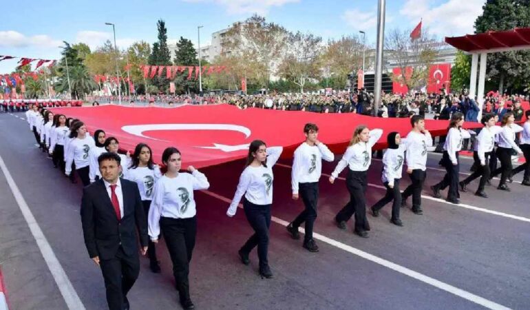 İstanbul’da 29 Ekim programında değişiklik Vatan Caddesi korteji ertelendi