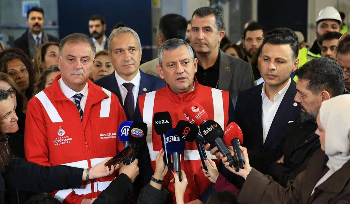 Özgür Özel metro