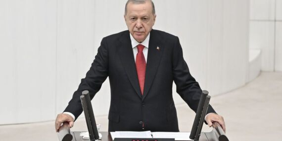 TBMM’de yeni yasama yılı başladı… Erdoğan kürsüye çıkınca YENİ Partililer salonu terk etti