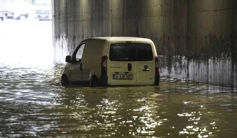 Sel mağduru araç sahipleri ne yapmalı Kasko hasarı karşılıyor mu