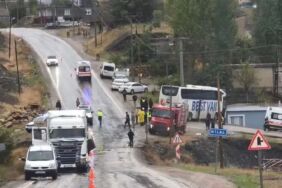 Yolcu Otobüsü TIR’la Çarpıştı Otobüs Bir Evin Çatısına Çarparak Durabildi
